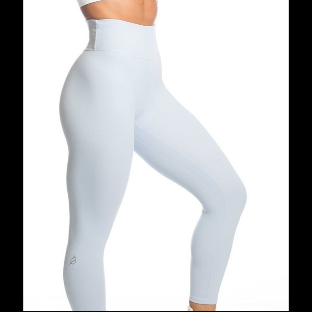 EUC P’tula Mayra 23” Cloud Blue Leggings M